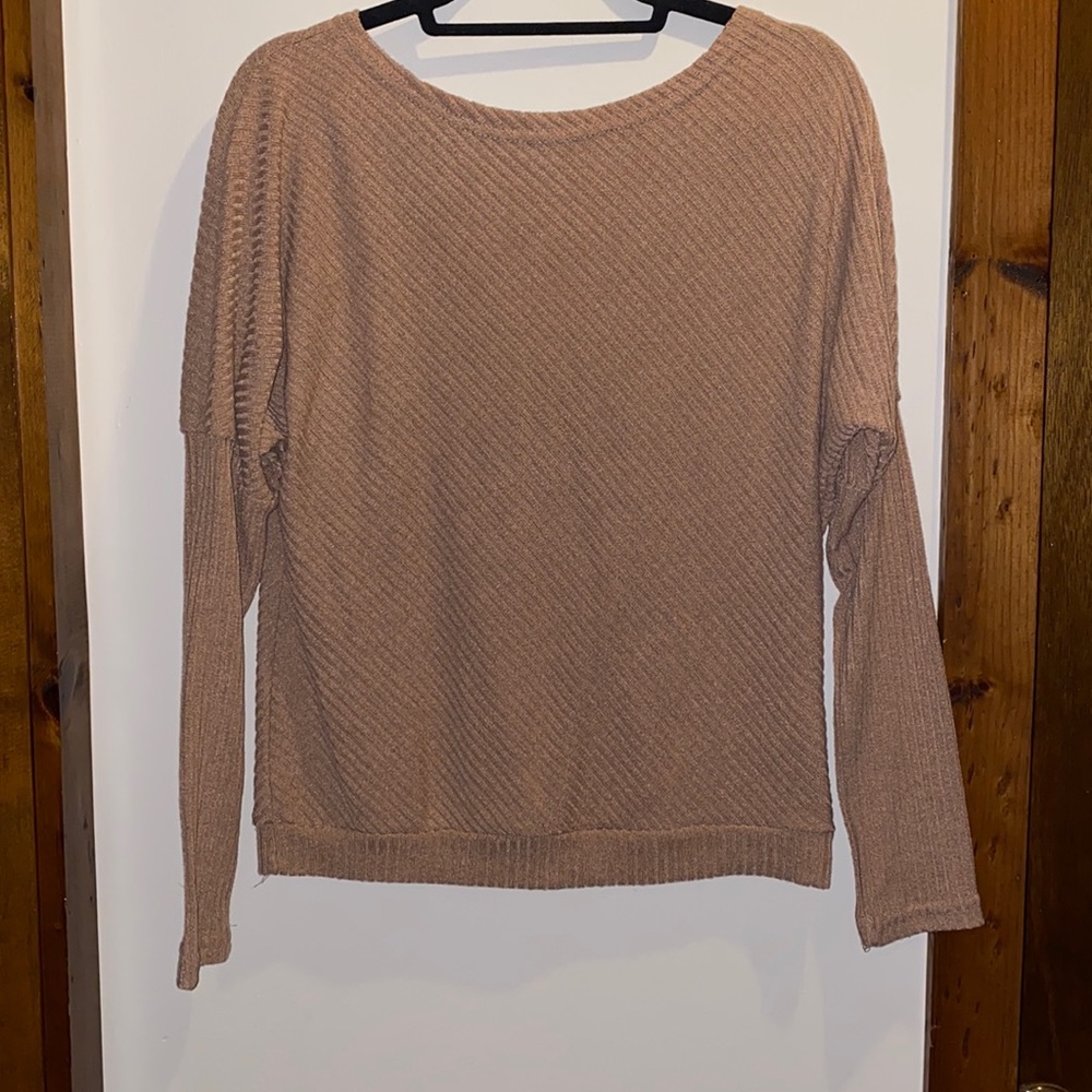Never worn! Brown long sleeve! Size medium. No brand